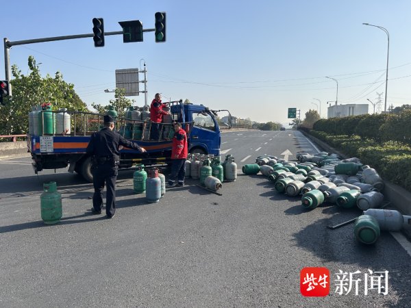 九游体育娱乐网民警飞速评估了现场情况-九游体育「中国」官方网站 登录入口 IOS/安卓通用版/手机app下载